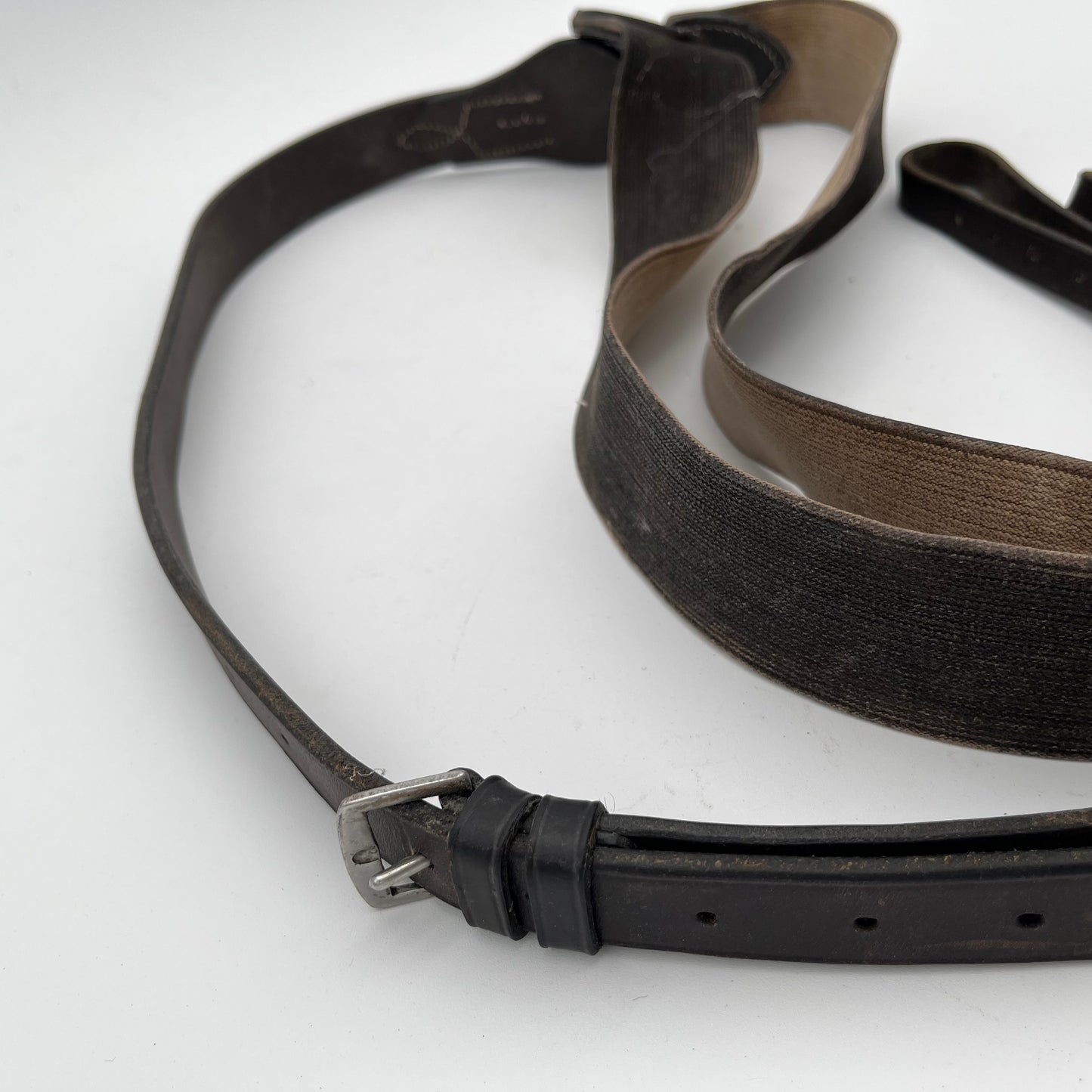 Brown Full Martingale with Elastic Shoulders